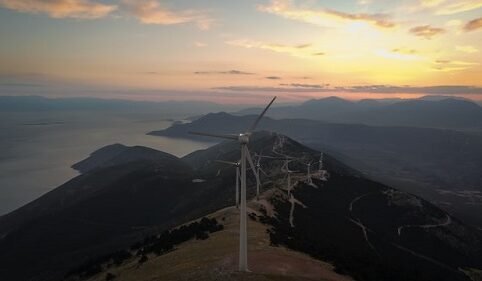 Grecja zaniedbała ochronę środowiska, stawiając farmy wiatrowe?