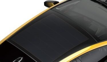 Popularny model Toyoty zyska fotowoltaiczny dach