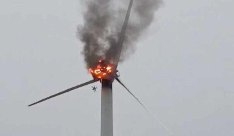 Pożar elektrowni wiatrowej koło Włoszczowy