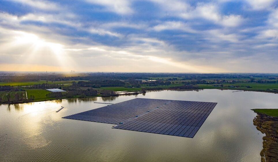 Największa W Polsce Pływająca Elektrownia Fotowoltaiczna Powstanie Na ...