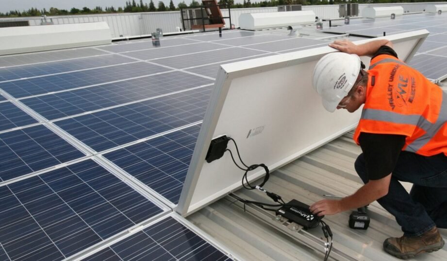 10 mln paneli słonecznych obsługiwanych za pomocą urządzeń MLPE APsystems