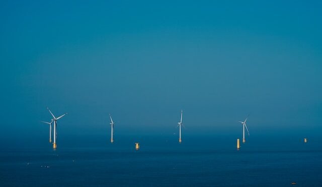 Ten kraj już podnosi cenę energii z morskich farm wiatrowych