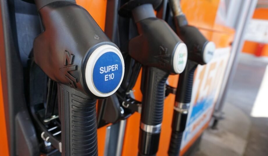 Nowy rok - nowe paliwo na stacjach benzynowych. Kto nie zatankuje E10?