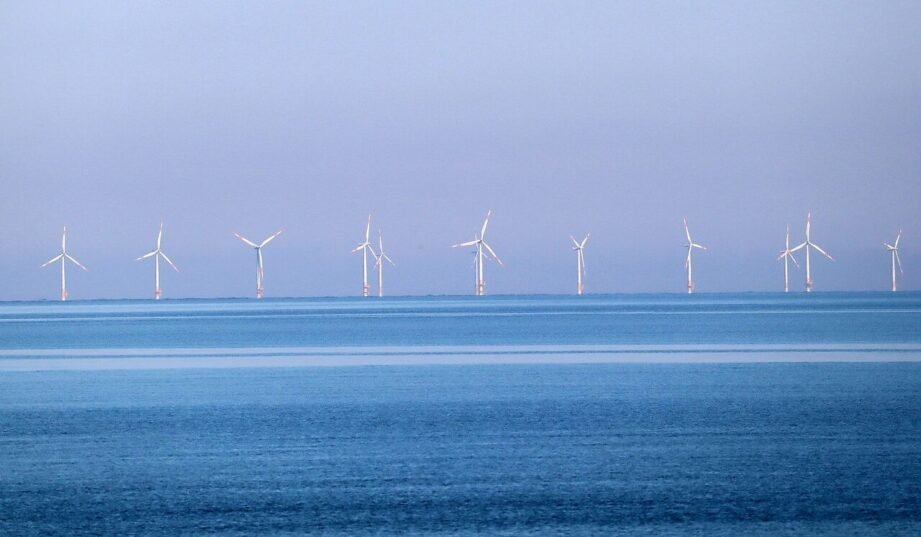 Właściciel Ikei kupi udziały w farmach wiatrowych na Bałtyku