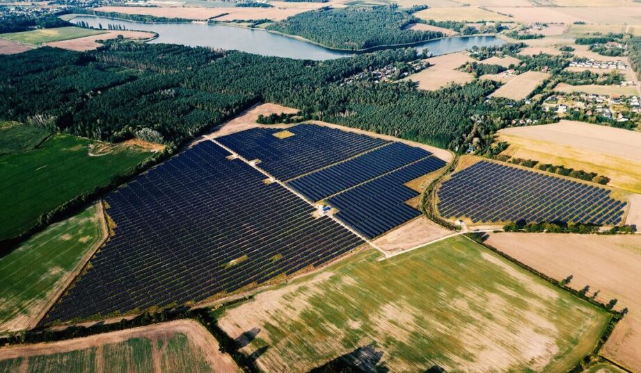 Qair uruchomił nową farmę PV. Postawił na trackery wschód-zachód