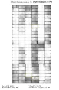 Obraz uszkodzonego modułu uzyskany w badaniu EL (elektroluminescencji)