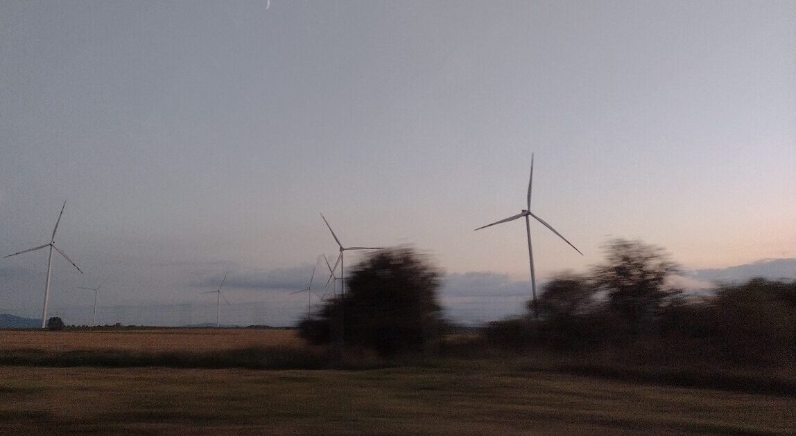 Wiatraki przeszkadzają kierowcom? Nowe uwagi do ustawy odległościowej - Gramwzielone.pl