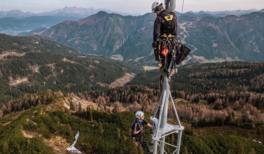 Pirotechnika i helikoptery. Tak buduje się farmy wiatrowe w Skandynawii