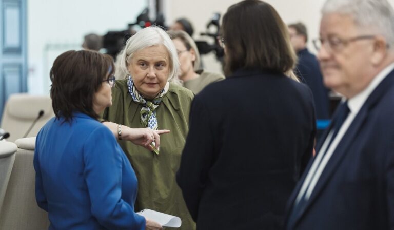 Rząd chce zapewnić przemysłowi tańszą energię z OZE