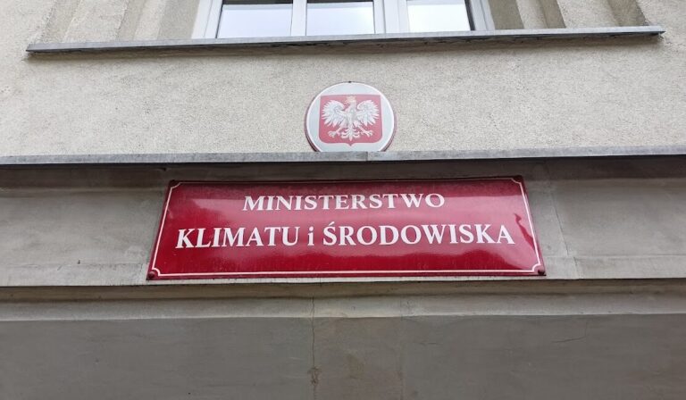 Fotowoltaika do 500 kW bez pozwolenia na budowę i zmiany w cable poolingu. Co jeszcze planuje rząd?