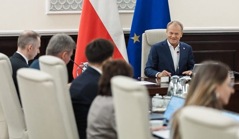 Deregulacja przepisów dla OZE i odbiorców energii zatwierdzona przez rząd
