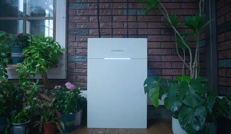 Mniej nowych magazynów energii u prosumentów. Duży skok w magazynach sieciowych