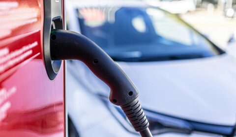 Co czwarty zarejestrowany w tym roku samochód będzie elektrykiem
