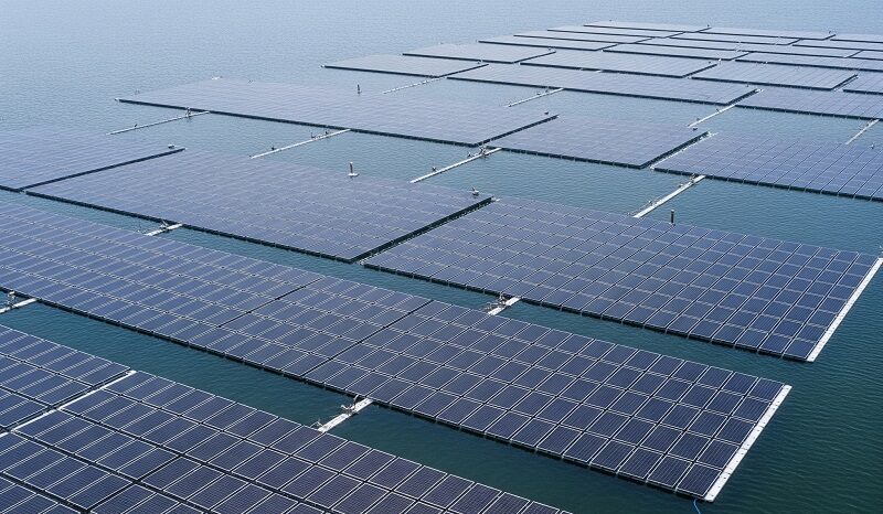 To będzie gigantyczna pływająca farma PV. Uruchomili pierwszą część