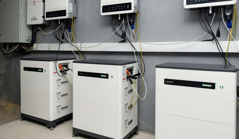 Lekcje w czasie blackoutów. Ukraińska szkoła wyposażona w PV i magazyny energii