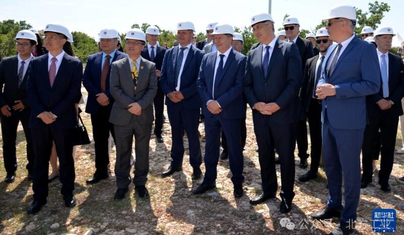Chiński producent broni buduje największe farmy PV na Bałkanach