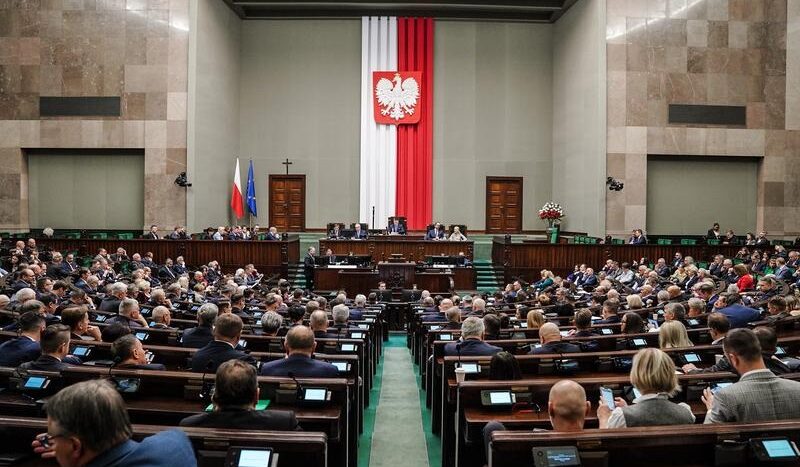 Sejm uchwalił ustawę wiatrakową. Do 20 tys. zł dla właścicieli domów, przy których staną wiatraki