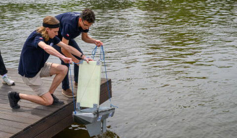 Studenci z Wrocławia zbudowali bezzałogową łódź zasilaną energią słoneczną