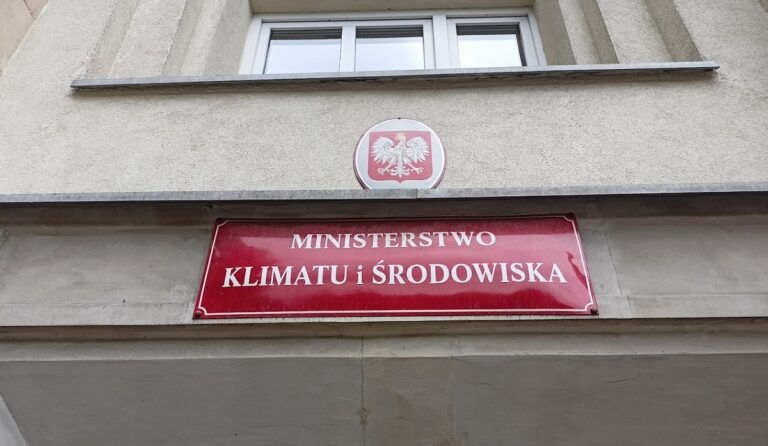 Polska spóźniona z wdrożeniem dyrektywy RED III. Nad czym pracuje resort klimatu?