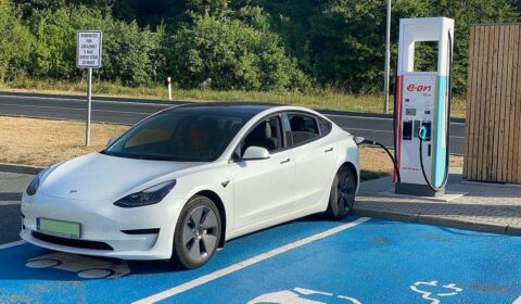 Bezpieczniejszy zakup elektryka z drugiej ręki – Arval wprowadza certyfikaty baterii