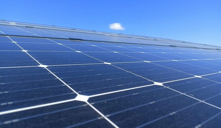 W tym kwartale ma paść rekord liczby godzin z ujemnymi cenami energii