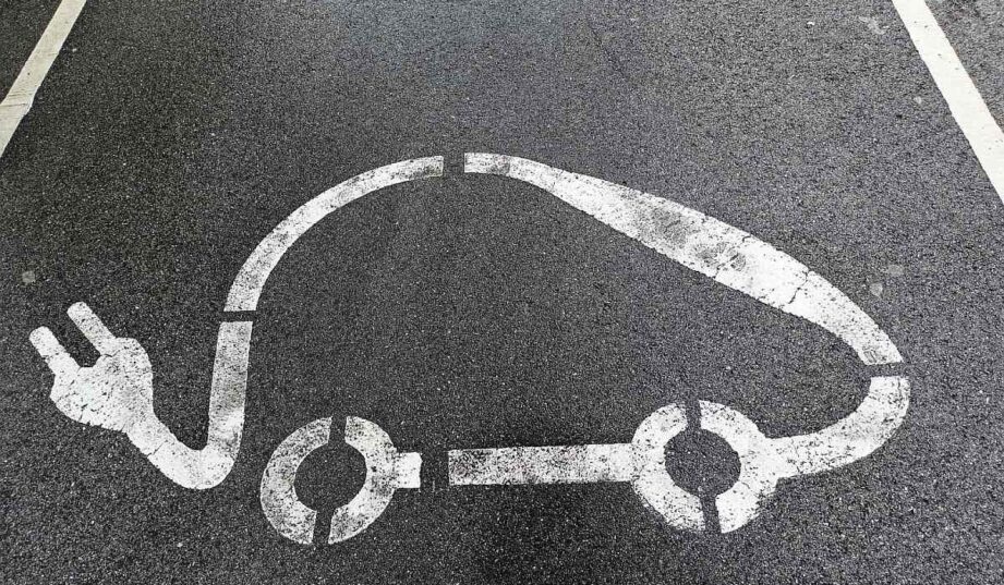 Ponad 100 tys. zarejestrowanych aut elektrycznych. W lipcu padł rekord