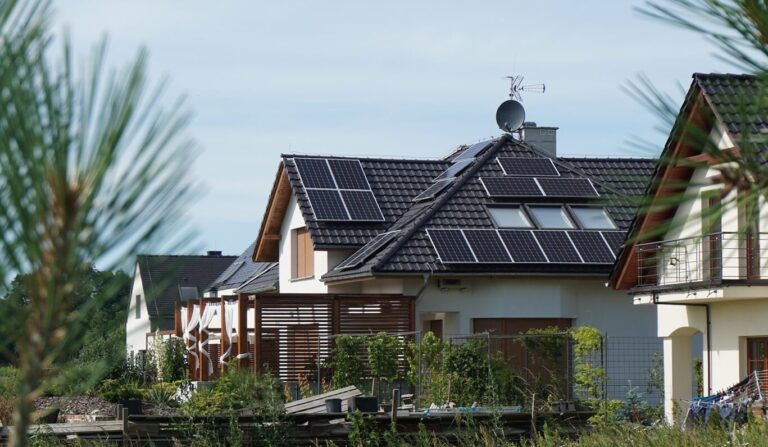 Pogoda w kratkę podniosła ceny energii od prosumentów