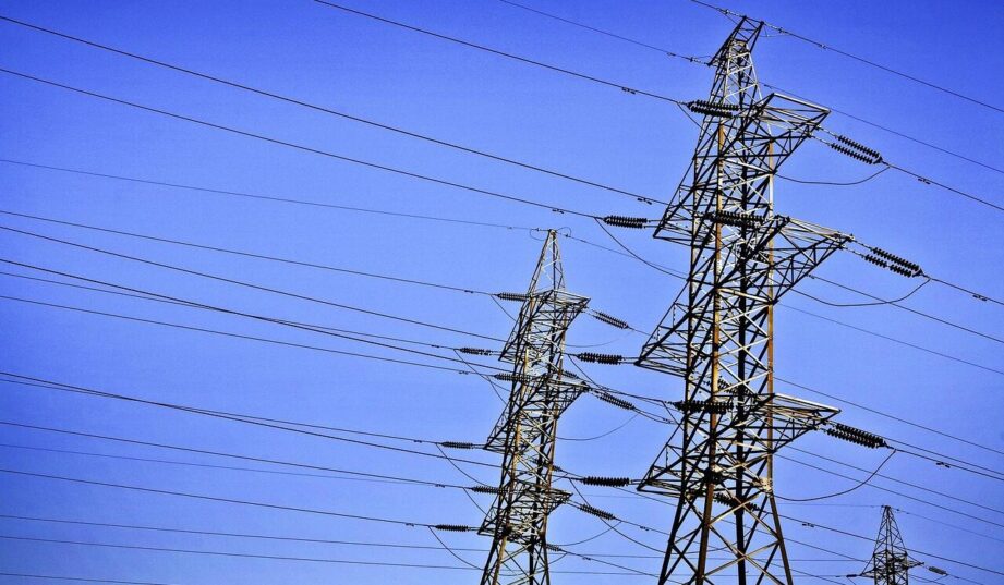 Magazyny energii dla przemysłu – czym są, dlaczego warto w nie inwestować i jak wybrać najlepszego partnera?