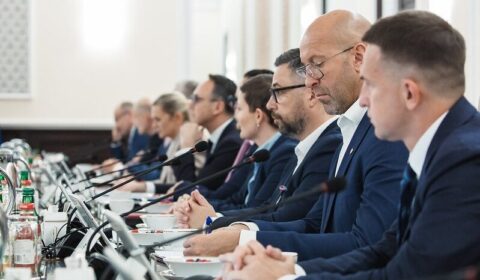 Bon ciepłowniczy i mrożenie cen prądu do końca 2025 przyjęte przez rząd
