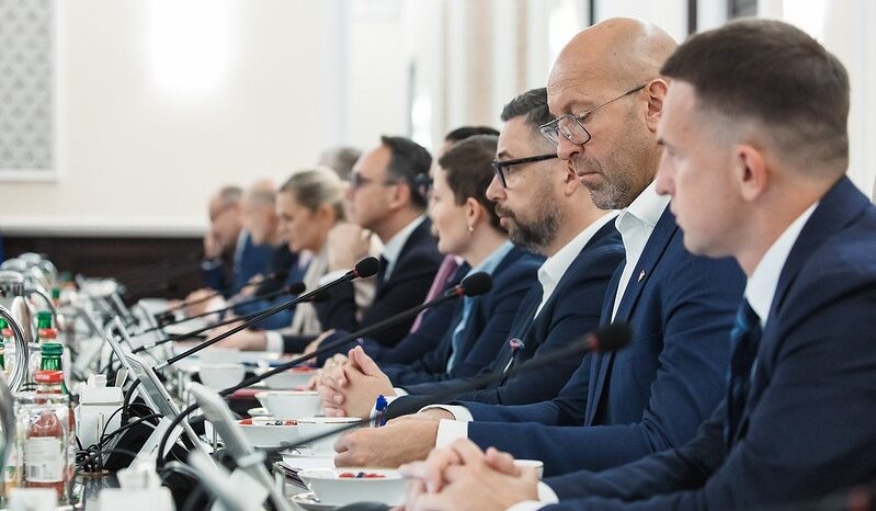 Bon ciepłowniczy i mrożenie cen prądu do końca 2025 przyjęte przez rząd