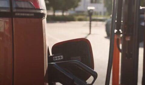 Pierwsza na świecie wirtualna elektrownia oparta na publicznych stacjach ładowania EV