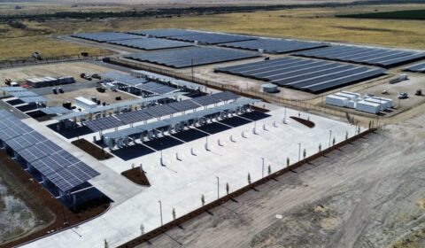 Tesla buduje energetyczną oazę. To ogromny hub ładowania zasilany fotowoltaiką i magazynami energii