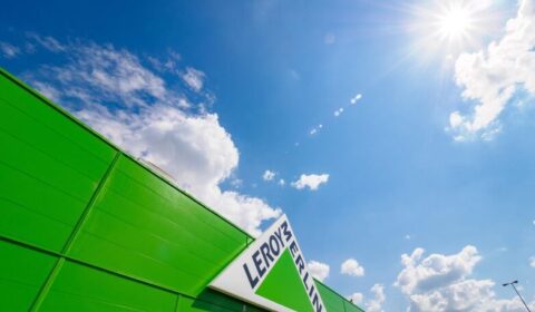 Wiaty fotowoltaiczne zasilą polskie sklepy Leroy Merlin