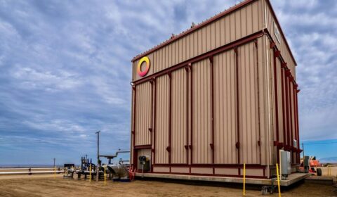 Cegły przechowają nadwyżki energii słonecznej w ogromnym magazynie ciepła