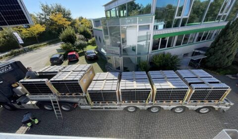 Szwajcarzy opracowali składane systemy PV. Instalacja odgromowa w pakiecie