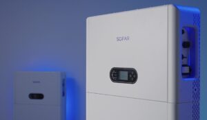Kompleksowy system magazynowania energii zintegrowany z falownikiem 3PH SOFAR ESI-5~12K-T1. Już w sprzedaży w oficjalnej sieci sprzedaży firmy Energynat trójfazowy SOFAR PowerALL – najnowszy, zintegrowany system PV