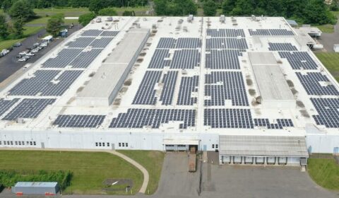 Magazyn energii dla firm produkcyjnych: jak dobrać pojemność i uniknąć marnowania darmowego prądu