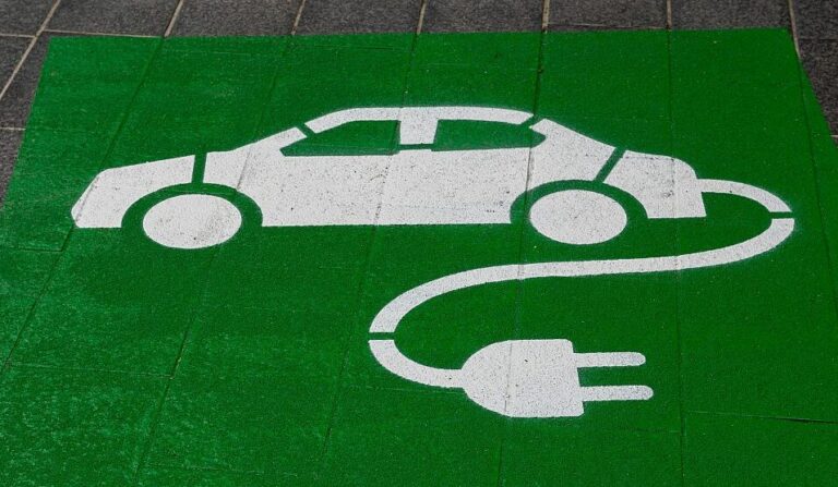 87 tys. punktów ładowania – nowe cele polityki transportowej w Polsce