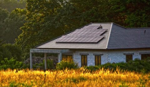 Fotowoltaika i magazyny energii – przewodnik dla osób planujących własną instalację