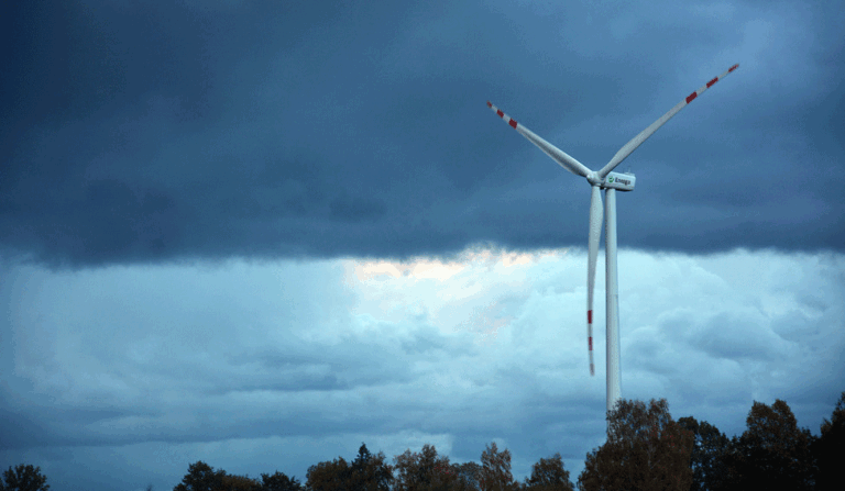 Rekord produkcji energii wiatrowej w Polsce. I rekordowe wyłączenia