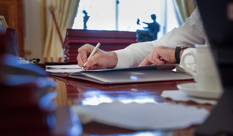 Prezydent Nawrocki podpisał pierwszą ustawę z przepisami dla OZE