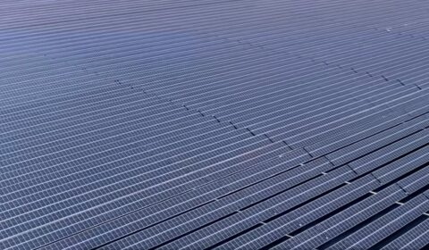 Rozpoczęła się budowa największej elektrowni solarnej 24/7