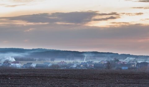 Wymiana kopciuchów w Polsce w obecnym tempie zajmie 30 lat. Apel do premiera