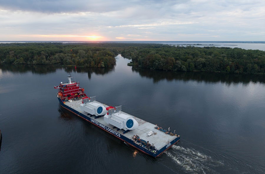 Transport gondoli turbin wiatrowych na farmę wiatrową Baltic Power. Transport gondoli turbin wiatrowych na farmę wiatrową Baltic Power.