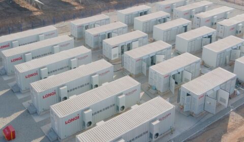 Chiński potentat na rynku paneli PV będzie produkował magazyny energii