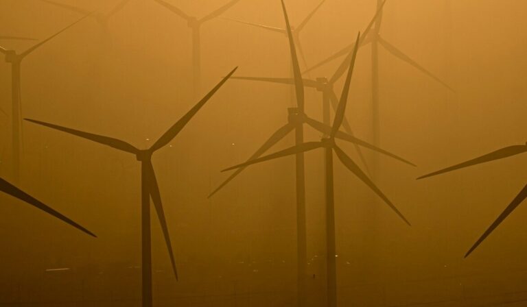 Będą zmiany w prawie dla OZE. Obejmą m.in. wiatraki i prosumentów