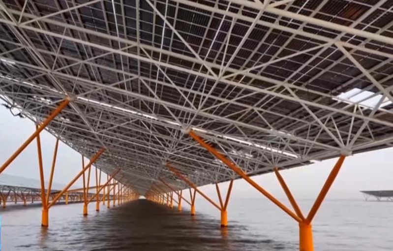 konstrukcja platform z panelami pv na pływającej farmie HG14