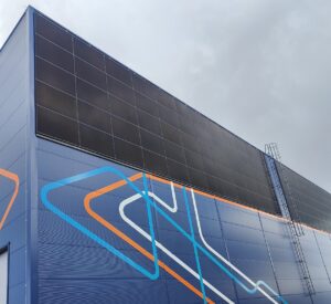 Rozwiązanie elewacyjne z wykorzystaniem K2 WallPV CarrierRail na magazynie dystrybutora w Estonii Rozwiązanie elewacyjne z wykorzystaniem K2 WallPV CarrierRail na magazynie dystrybutora w Estonii