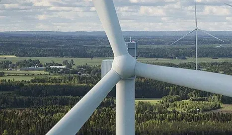 Duński gigant powiększa swoją fabrykę łopat do turbin w Polsce