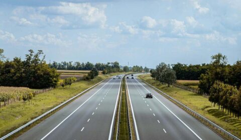 166 lokalizacji i 133 działające stacje. Jak rośnie sieć ładowania na polskich MOP-ach?